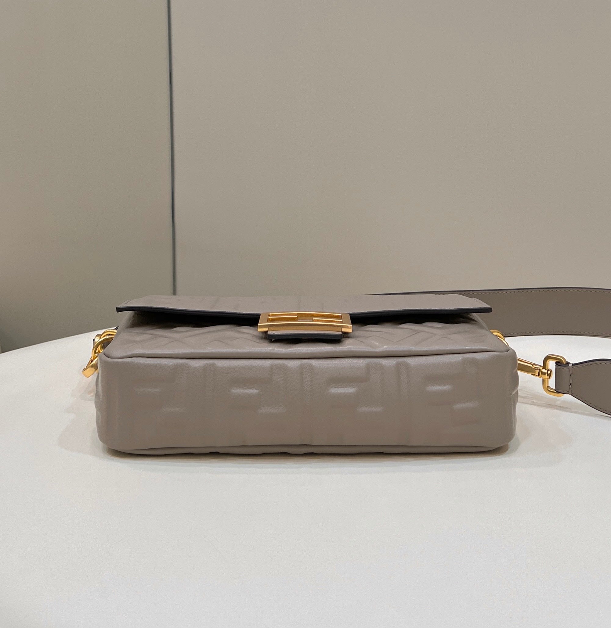 BAGUETTE WITH FF MOTIF 27 IN PINE CONE SOFT LAMBSKIN GOLD HARDWARE