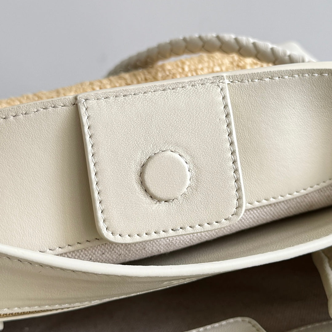 BOTTEGA VENETA 25S SMALL ANDIAMO 25 IN IVORY CALFSKIN AND RAFFIA
