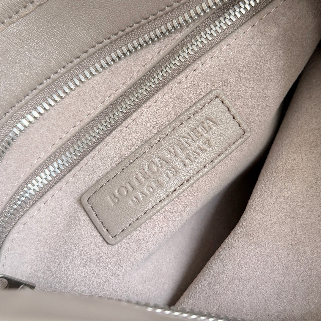 BOTTEGA VENETA 25S VENETO BAG 27 IN WARM TAUPE CALFSKIN SILVER HARDWARE