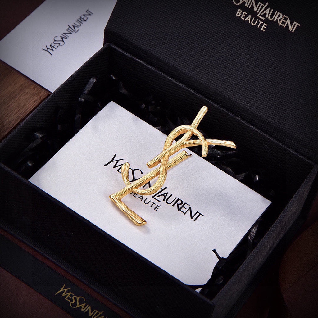 18K Saint Vintage Brooch