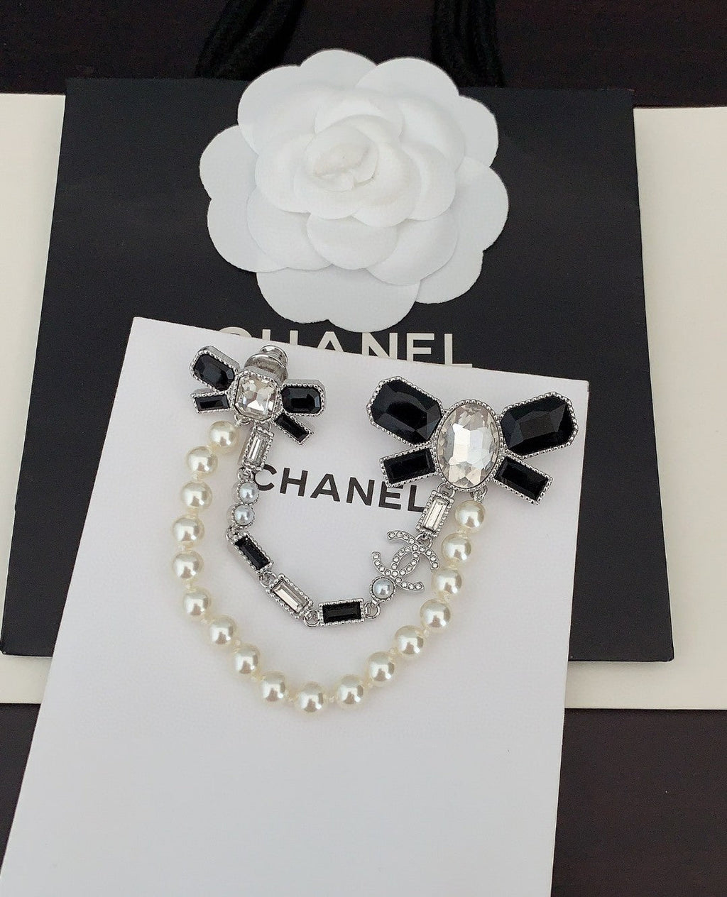 18K CC Black Bow Pearls Brooch