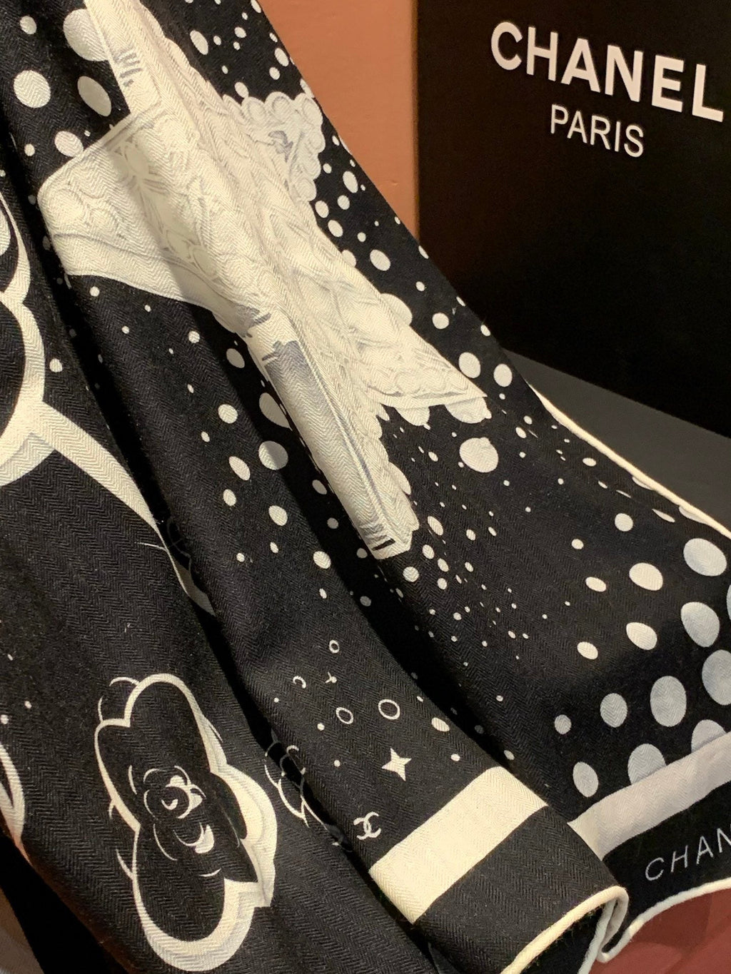 CHANEL 25S SCARF 140 CM IN CASHMERE SILK 941831