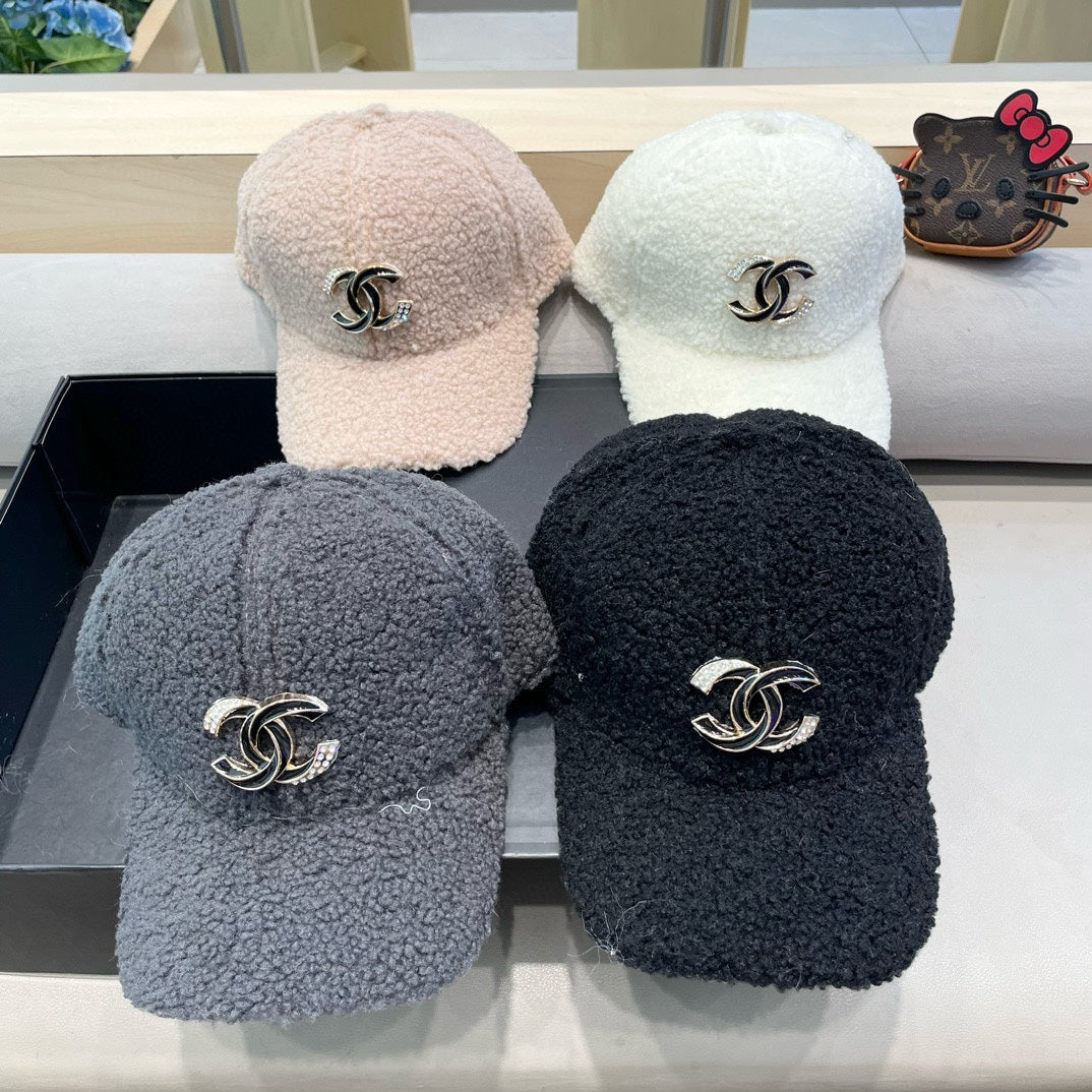 CHANEL BASEBALL HAT IN LIGHT PINK LAMB FUR 424252
