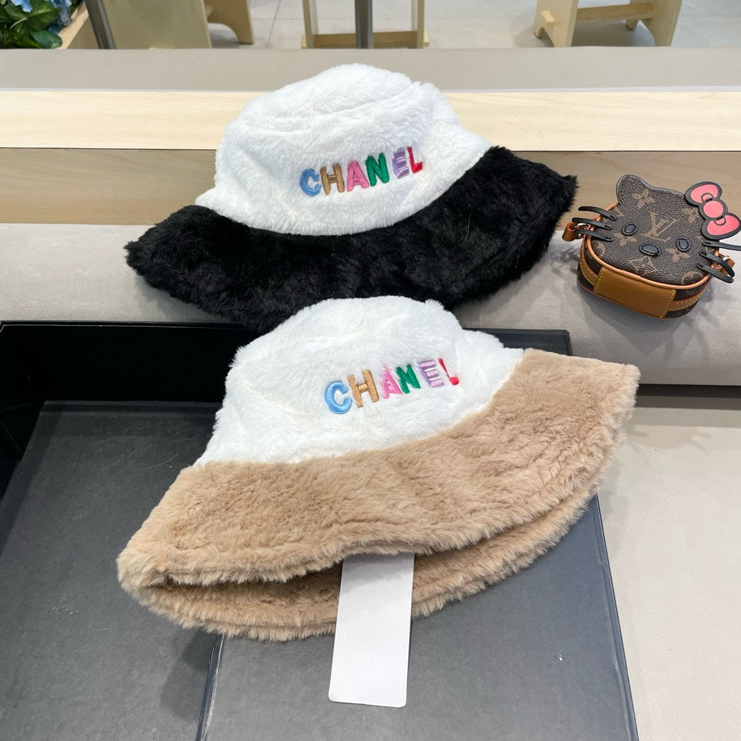CHANEL BUCKET HAT IN WHITE MIX CAMEL BEIGE LAMB FUR 430219
