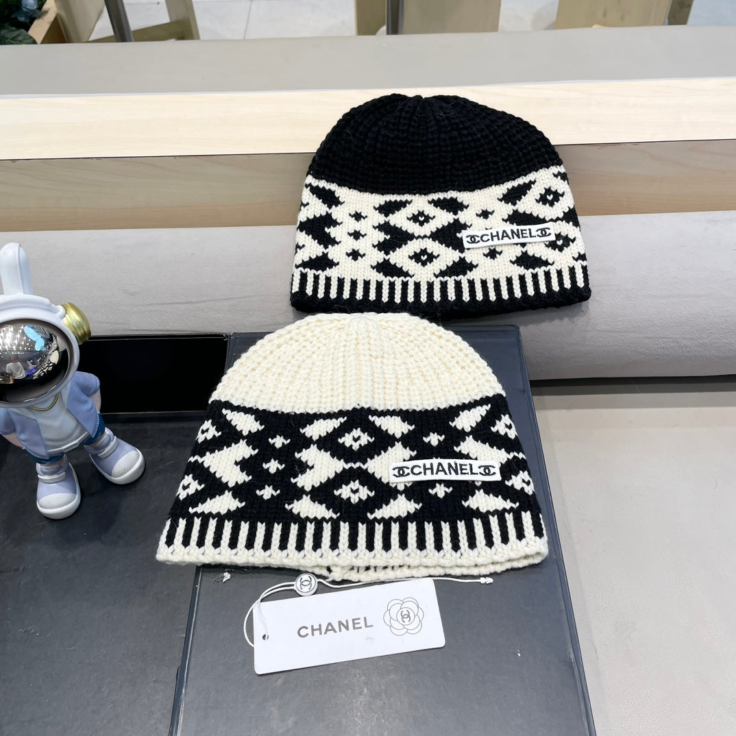 CHANEL BEANIE HAT IN BLACK MIX WHITE WOOL 431698