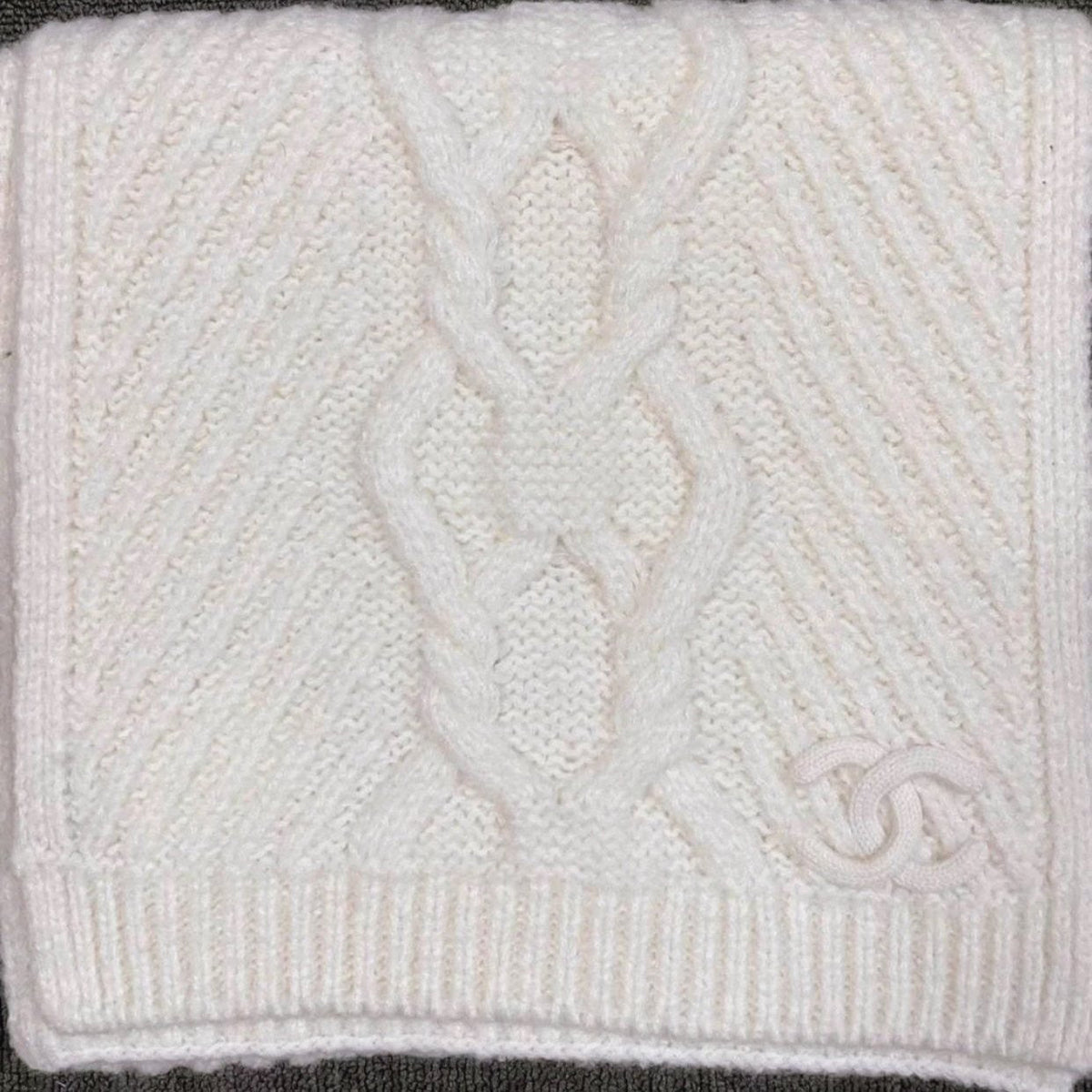 CHANEL KNIT SCARF 200 CM IN WHITE CASHMERE 392882