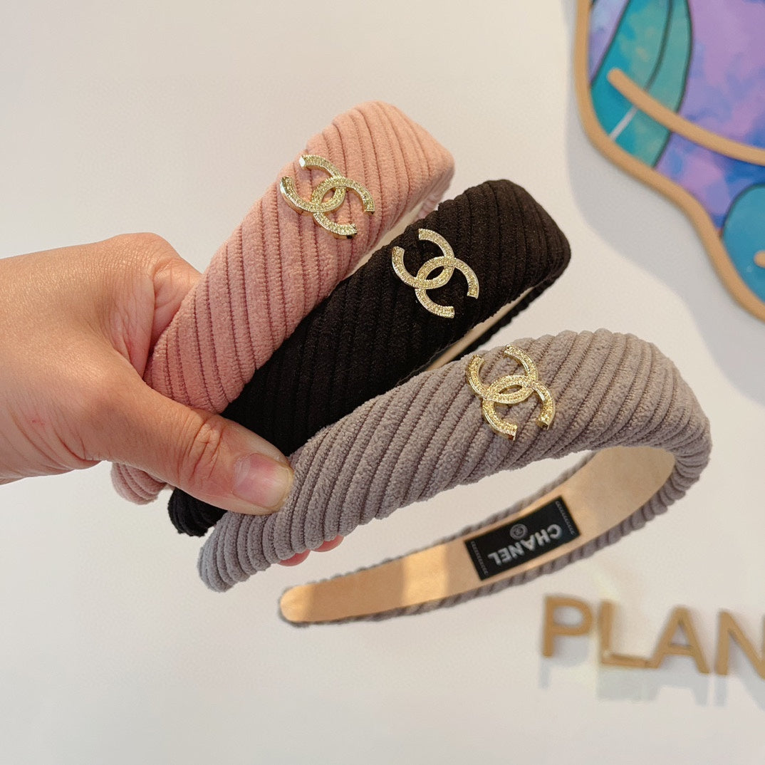 CHANEL LIGHT PINK FABRIC HAIRBAND WITH GOLD LOGO 414436