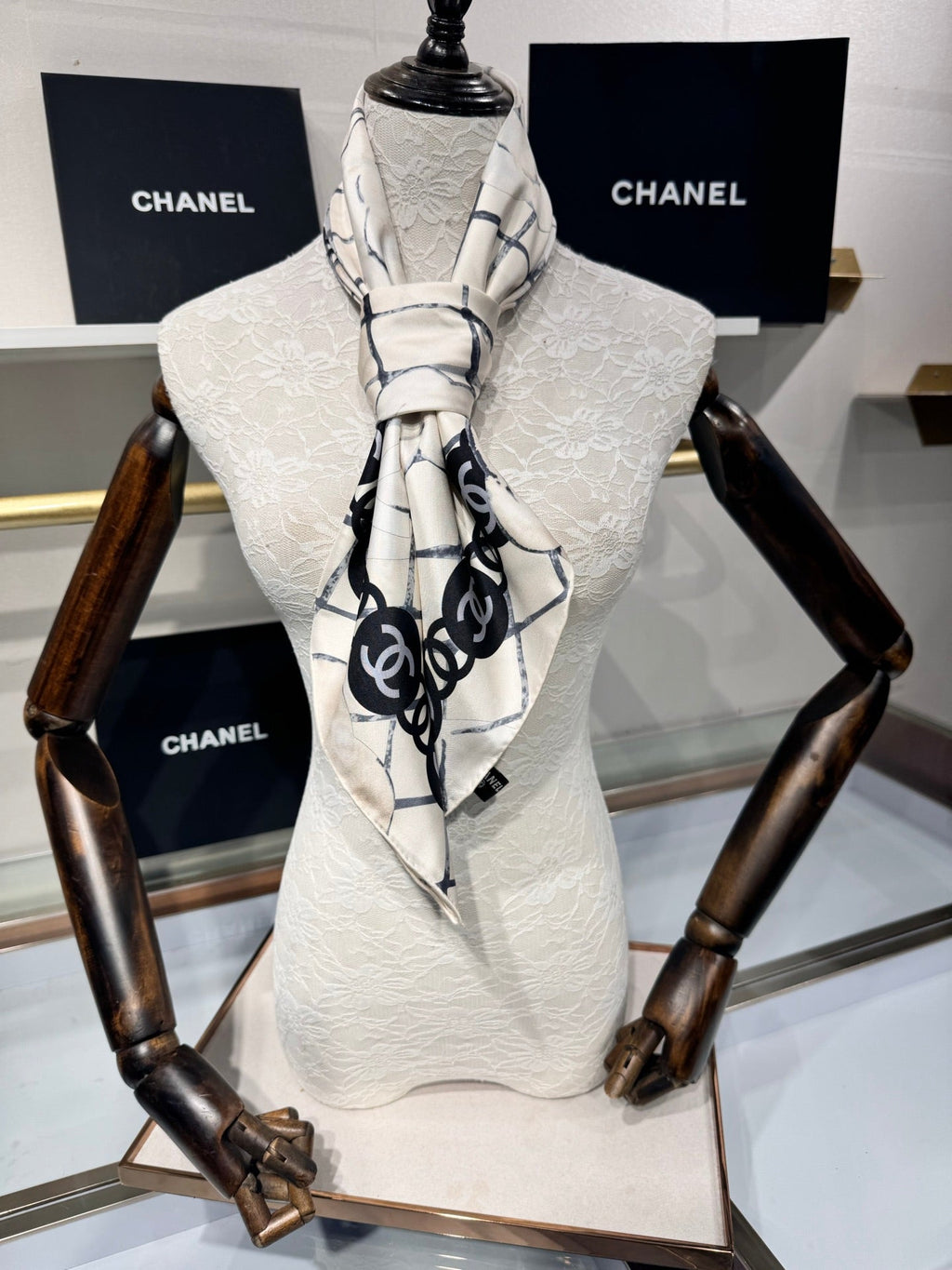 CHANEL 25S SCARF 90 IN CASHMERE SILK 737219