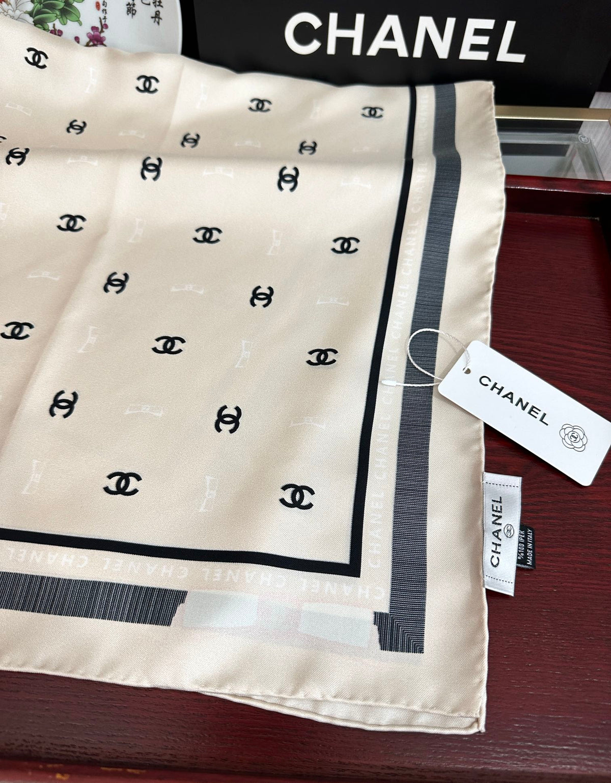 CHANEL 25S SCARF 90 IN SILK 730538