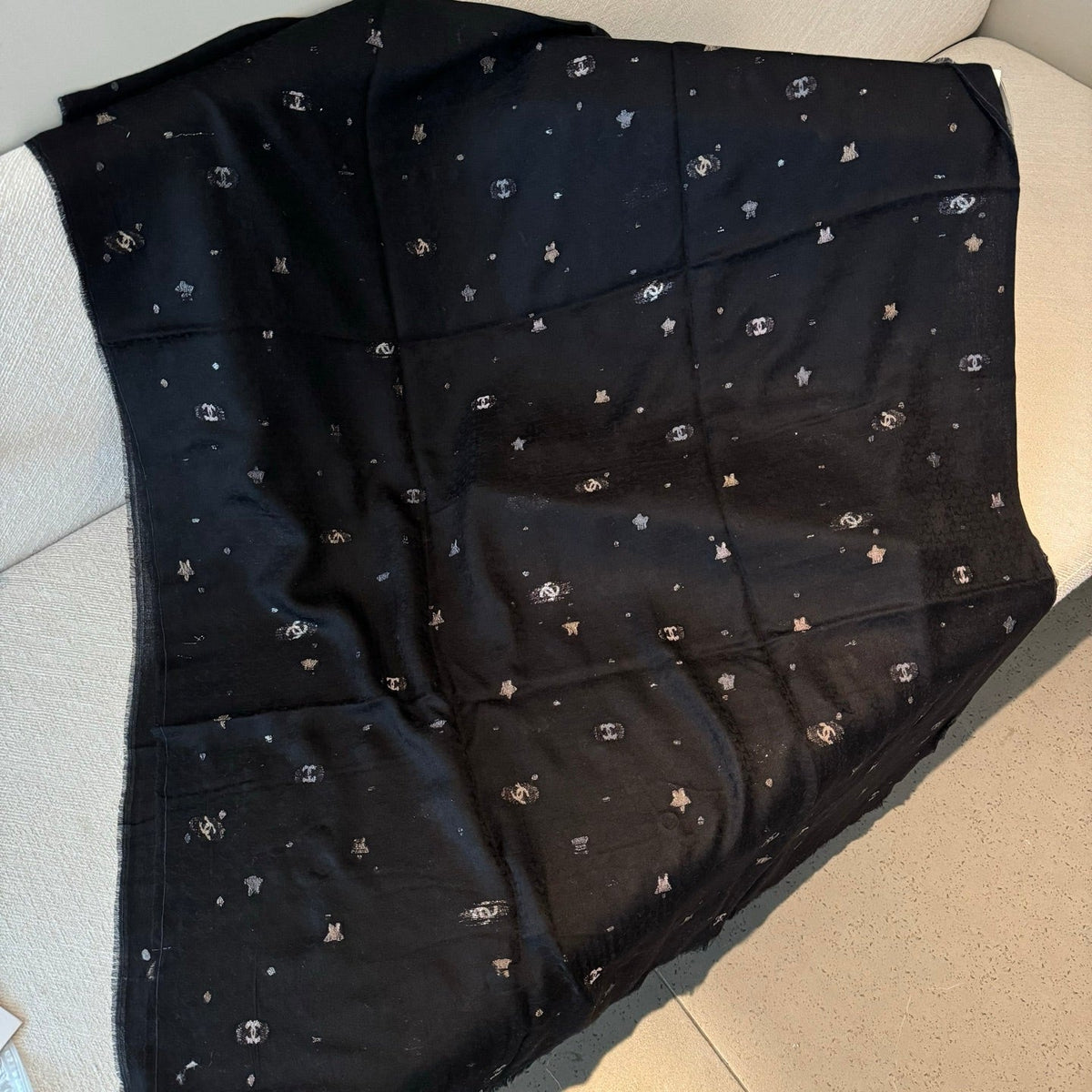CHANEL 25S SCARF 200 IN CASHMERE 991828