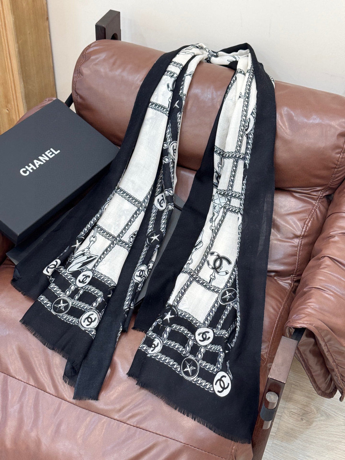 CHANEL 25S SCARF 200 IN CASHMERE 931948