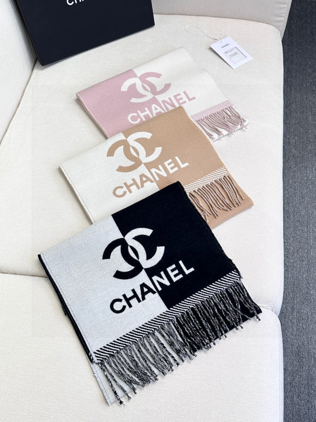 CHANEL 25S SCARF 184 IN MERINO WOOL 727322