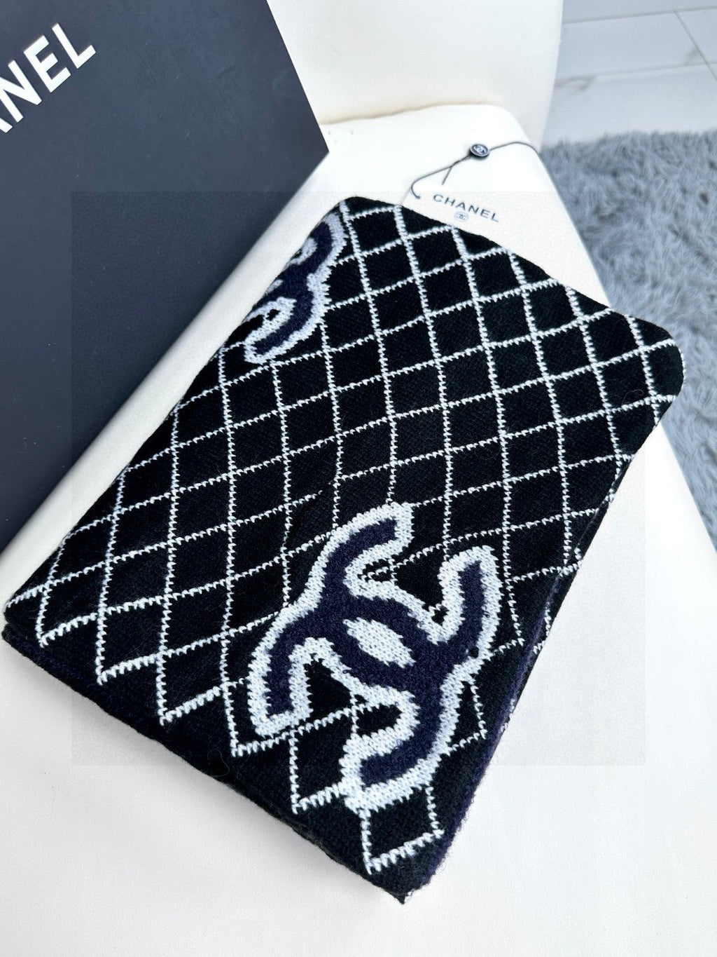 CHANEL 25S SCARF 185 IN CASHMERE 721526