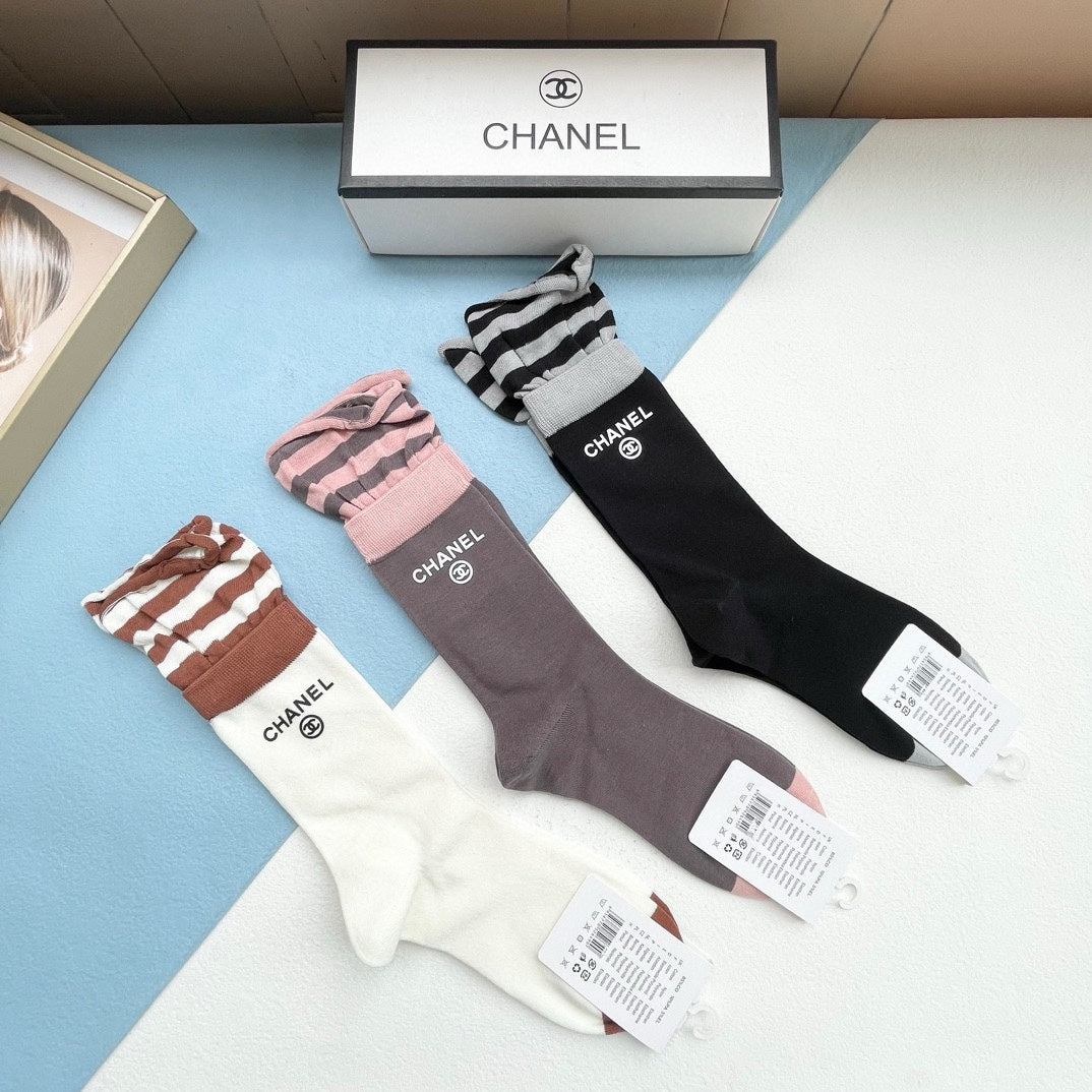 CHANEL CREW SOCKS 409473 ( 1 BOX )