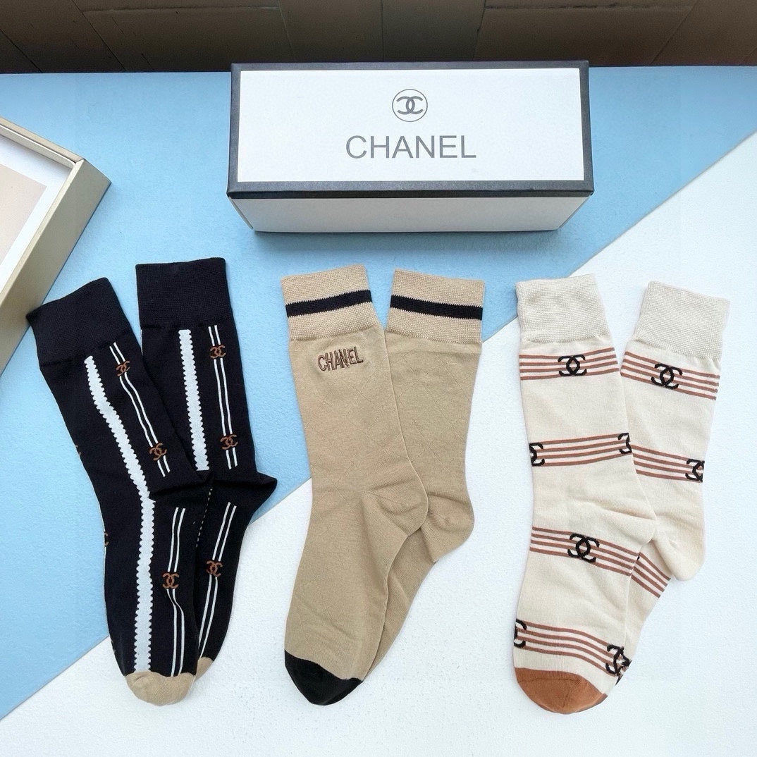 CHANEL CREW SOCKS 410909 ( 1 BOX )